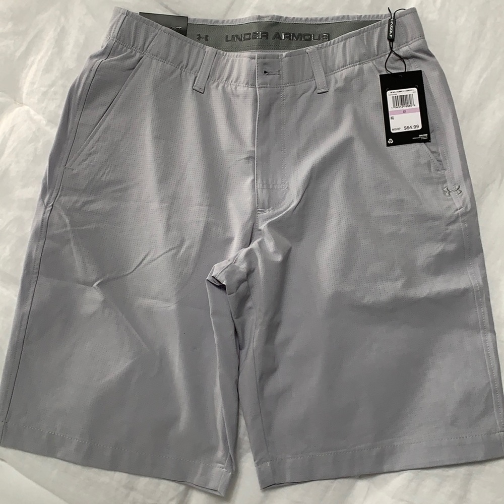 Men’s UA golf shorts size 32